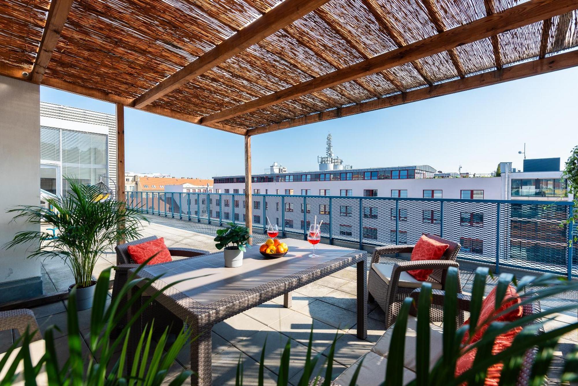 Apartments With Large Balcony, Parking Prag Eksteriør billede
