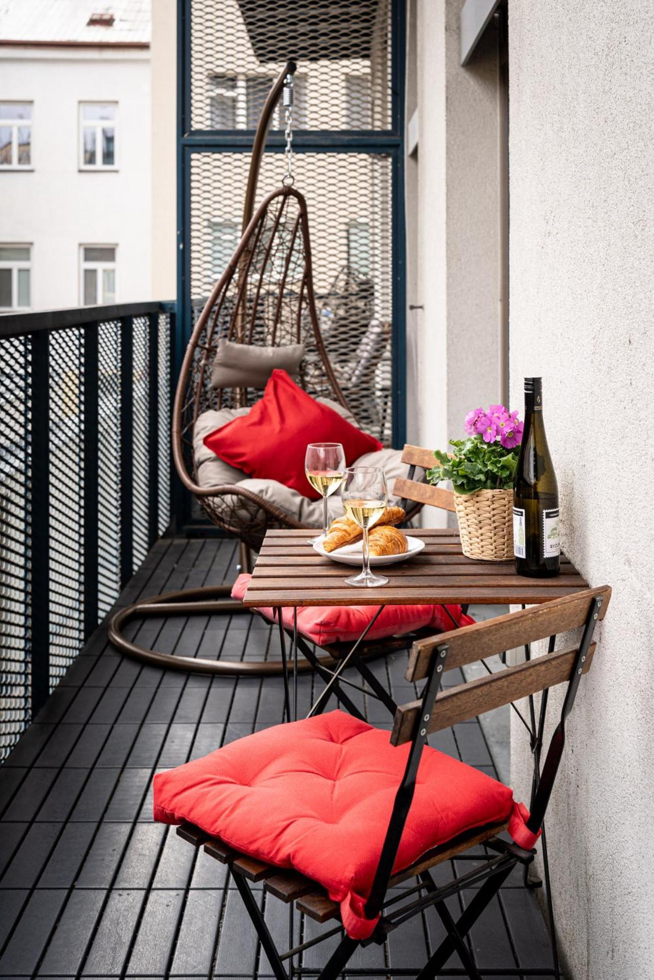 Apartments With Large Balcony, Parking Prag Eksteriør billede
